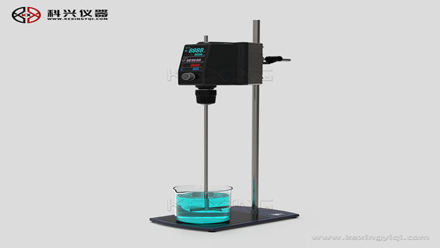 他來了，他來了，他帶著頂置式電動攪拌器走來